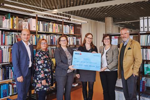 ERSTE Foundation hands over donation to IOM's WIR Project